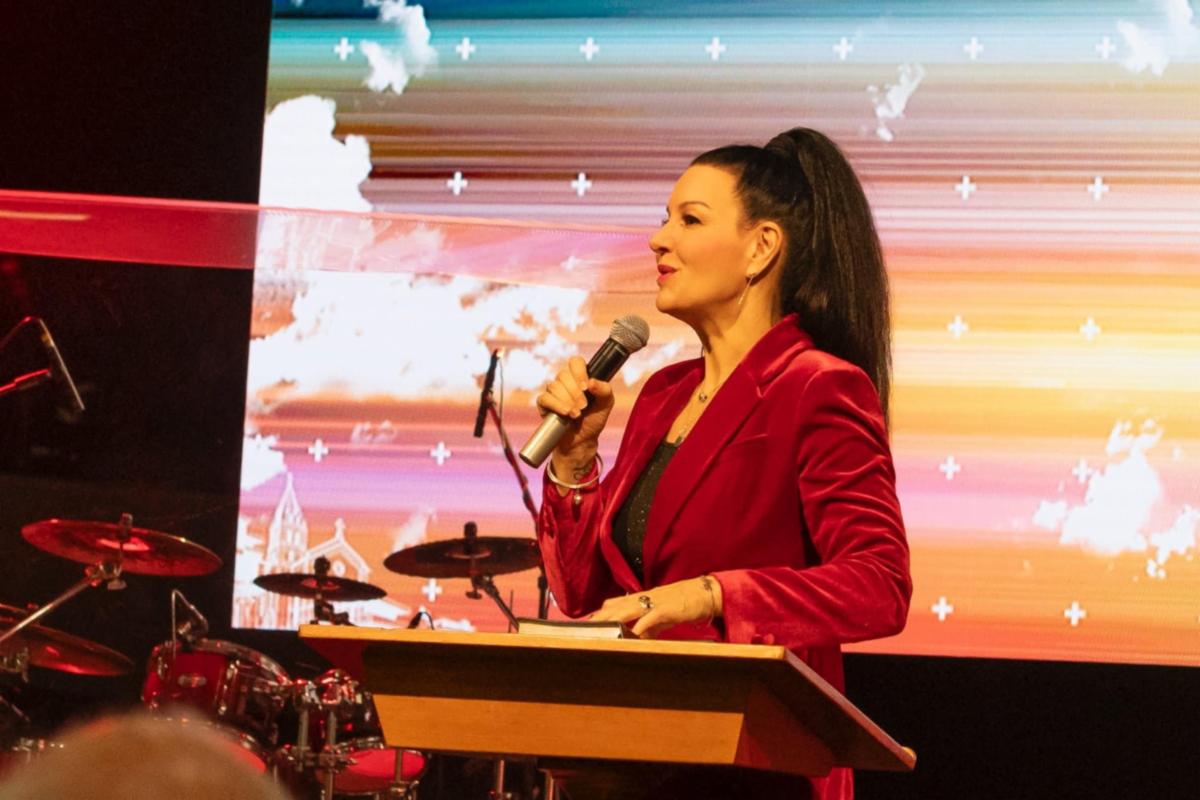 amy preaching in nz